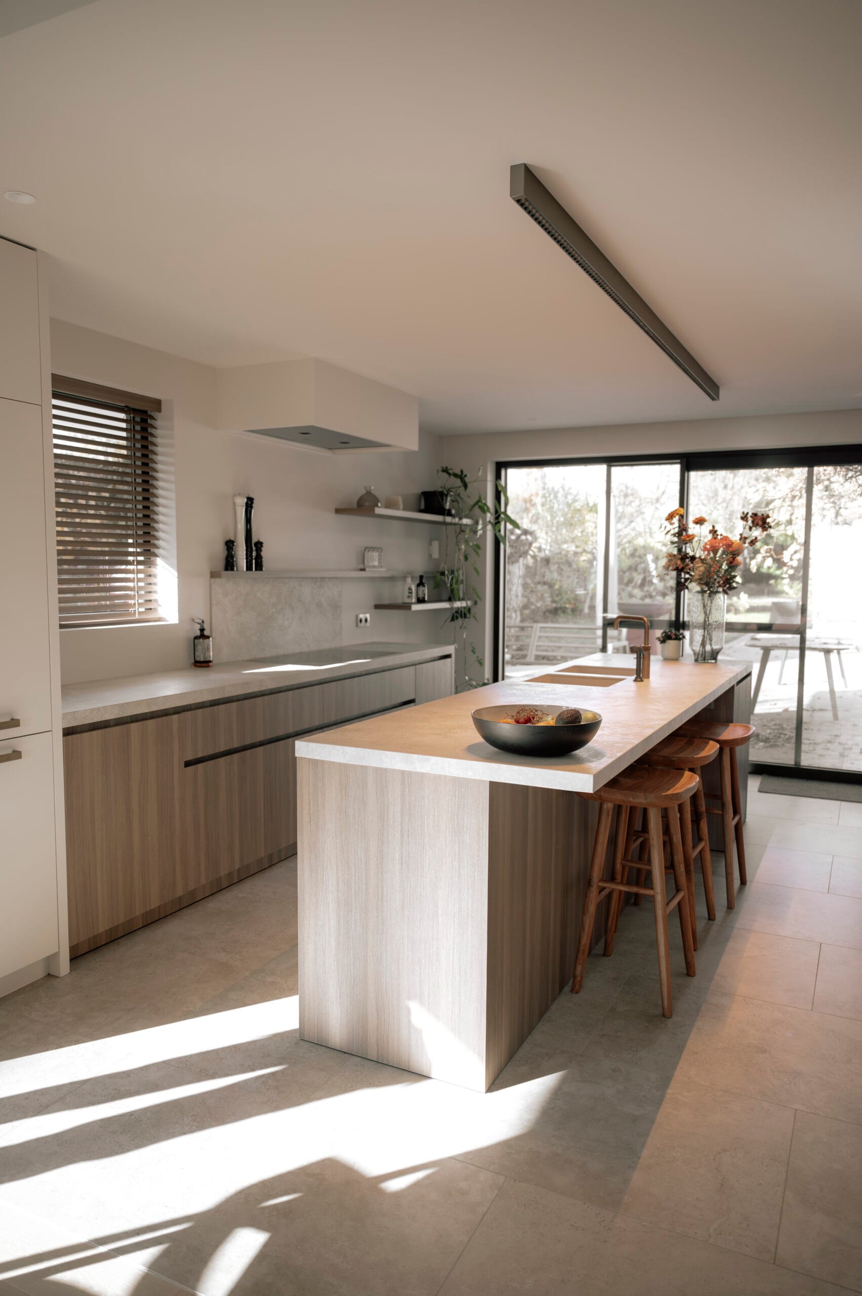 Overzicht van afwerking van sanitair in een nieuwe keuken
